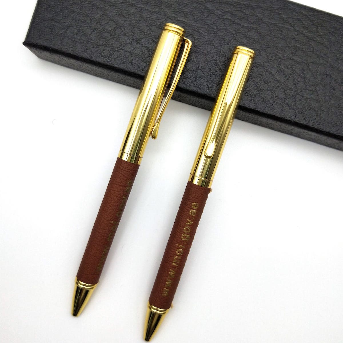 Luksuzna zlatna olovka s kožom
