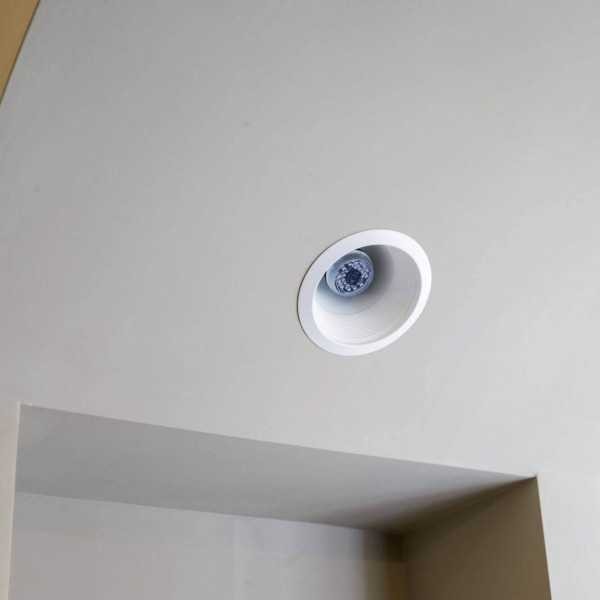 wifi kamera sa žaruljom