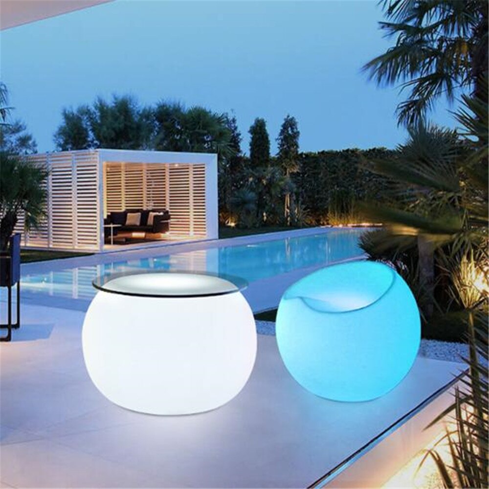 LED stol na terasi ili vrtu