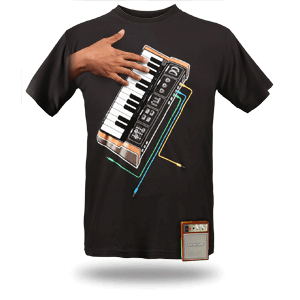 Majica kratkih rukava svira klavir
