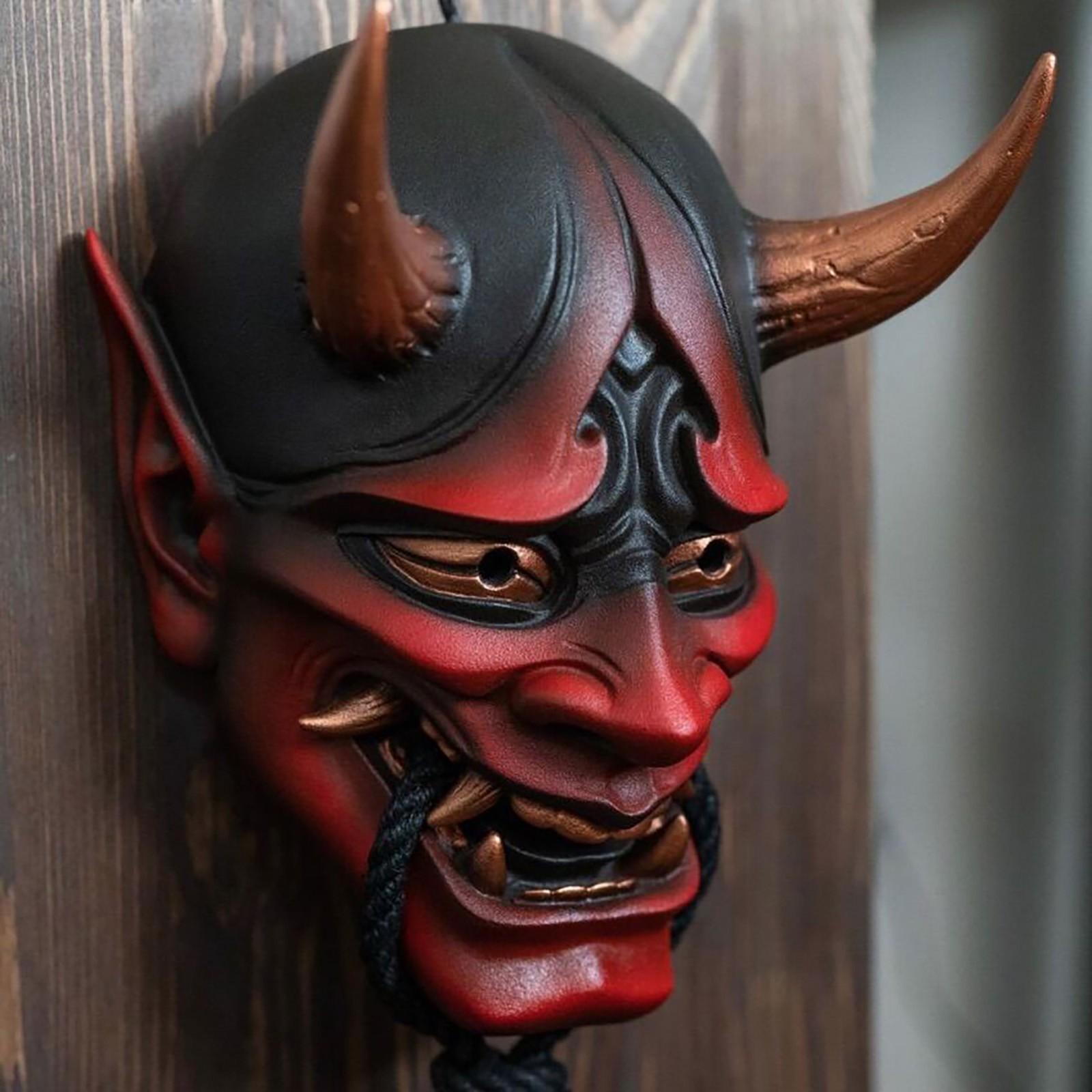 Japanska maska ​​demona na karnevalskom licu